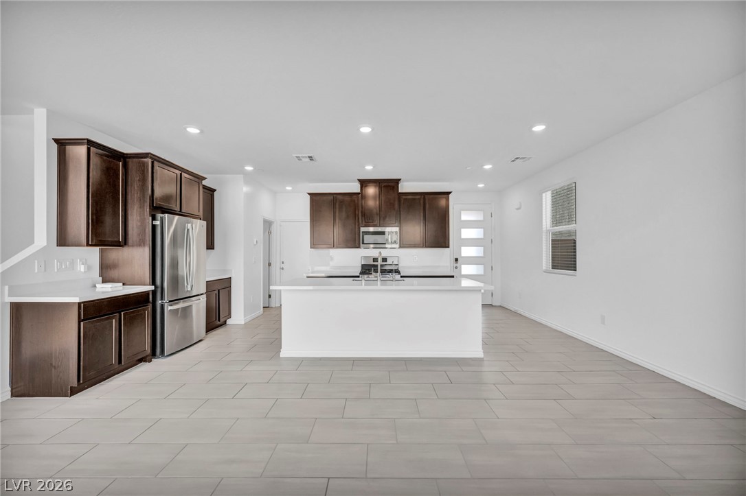 8843 Roadrunner Ravine Street Las Vegas NV 89166