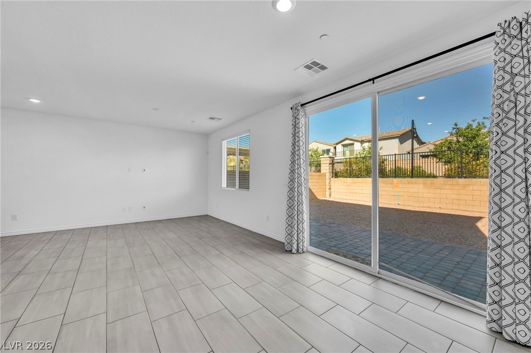 8843 Roadrunner Ravine Street Las Vegas NV 89166