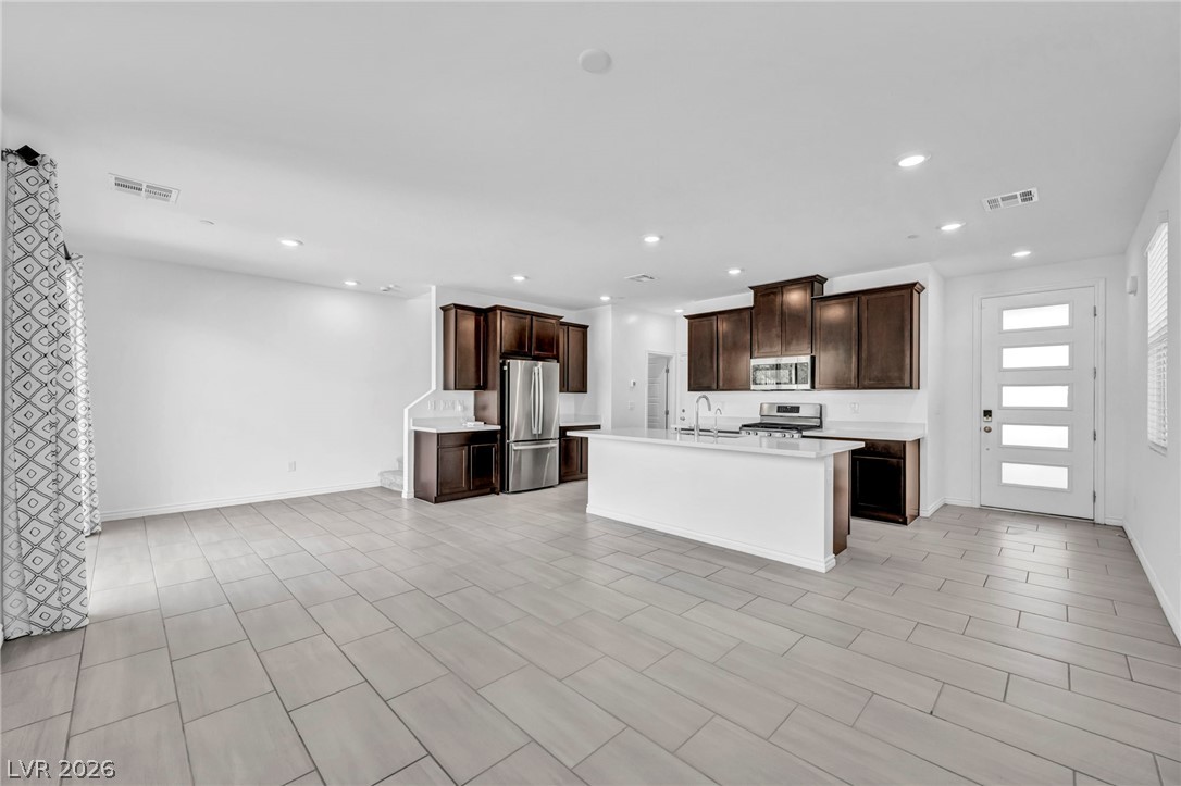 8843 Roadrunner Ravine Street Las Vegas NV 89166