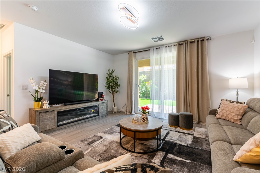 6807 Bayou Hollow Avenue Las Vegas NV 89156
