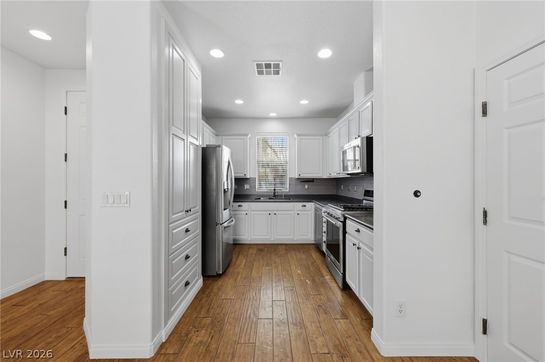 8068 Whiteriver Plateau Lane Las Vegas NV 89178