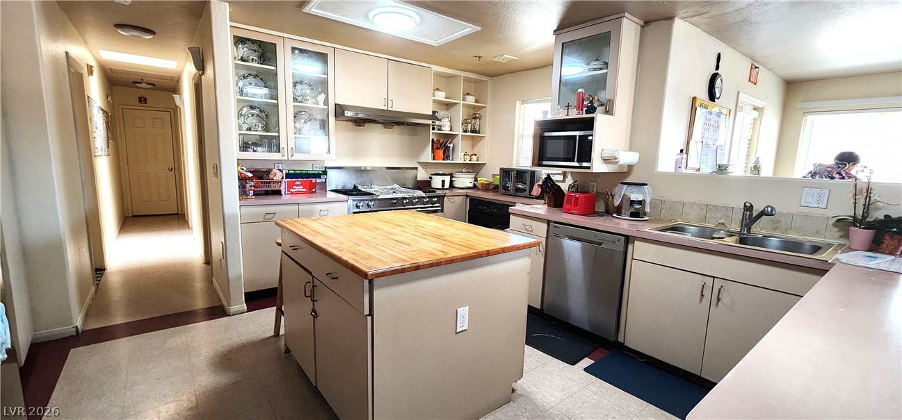 4119 Meadowglen Circle Las Vegas NV 89121