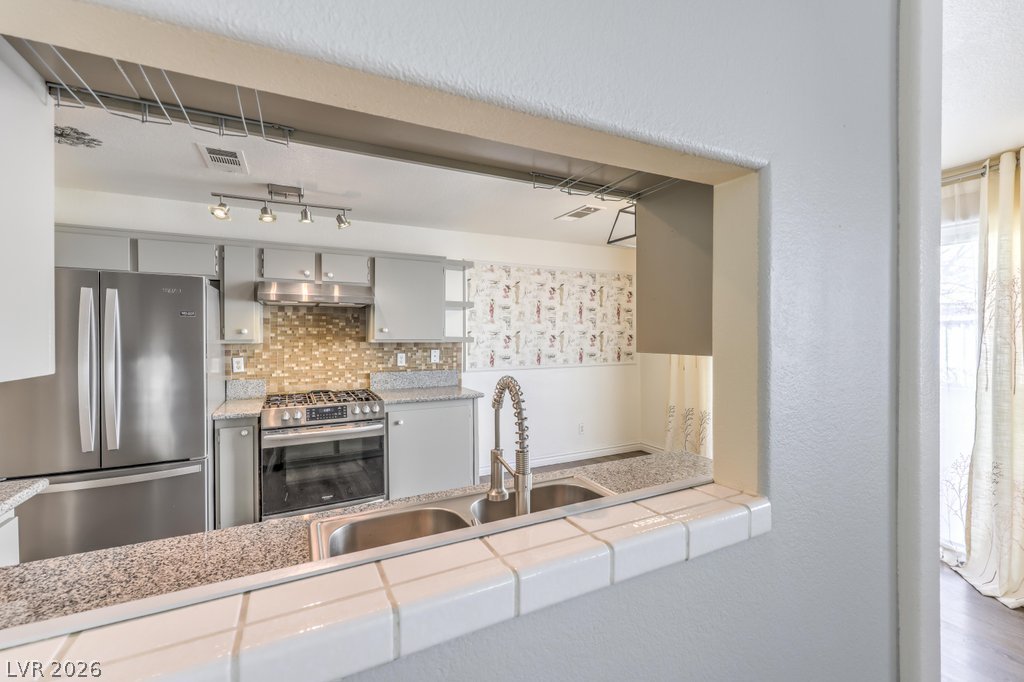 4029 Castle Cove Drive Las Vegas NV 89108