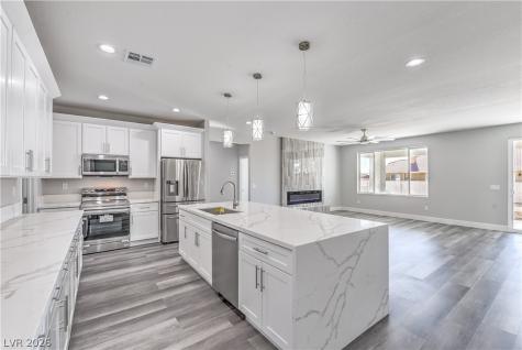 4641 Castlewood Pahrump NV 89061
