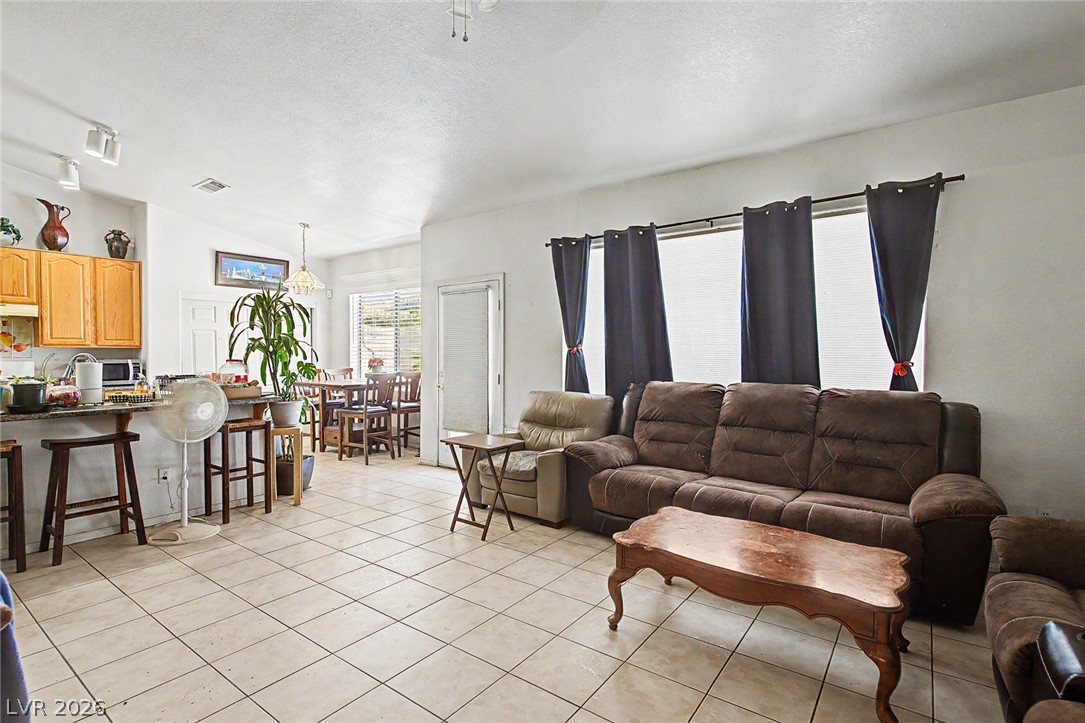 8628 Highland View Avenue Las Vegas NV 89145