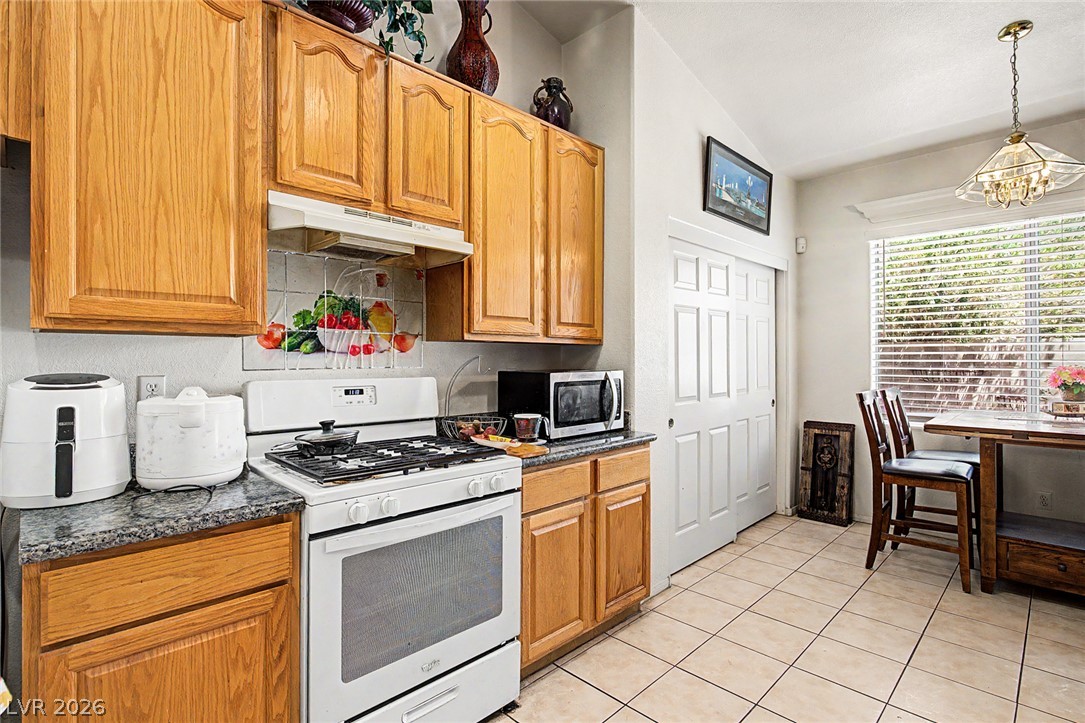 8628 Highland View Avenue Las Vegas NV 89145