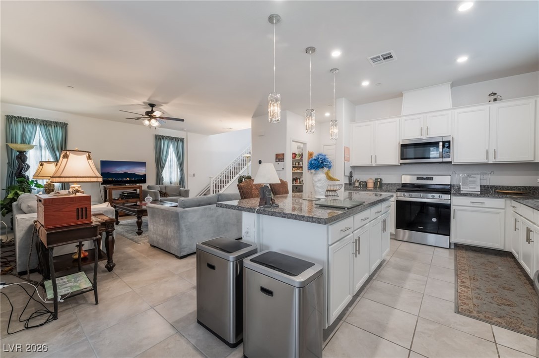 6046 Castle Gardens Avenue Las Vegas NV 89130