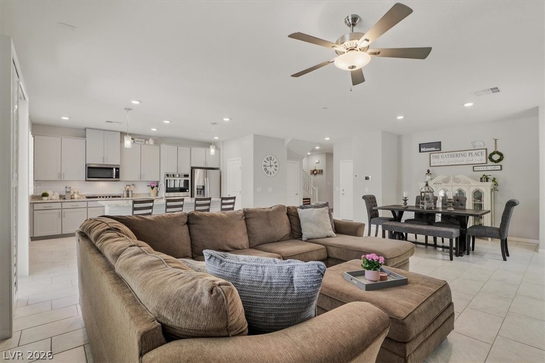 9243 Bluemist Falls Street Las Vegas NV 89123