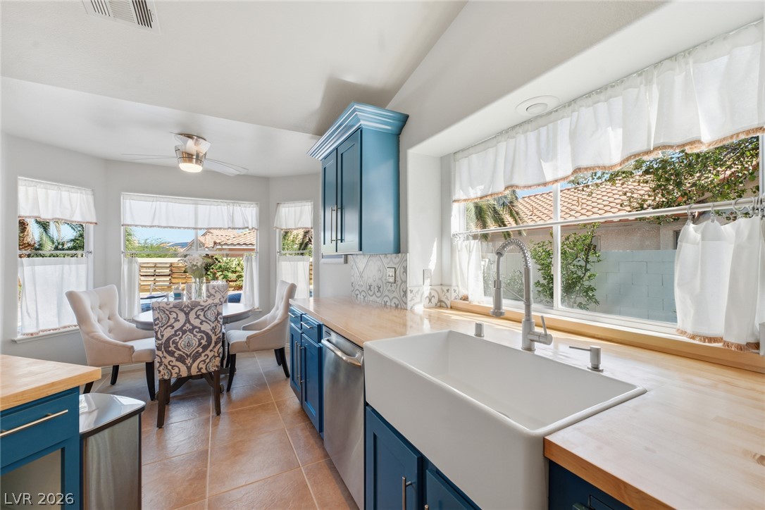 8212 Arch Bay Lane Las Vegas NV 89128