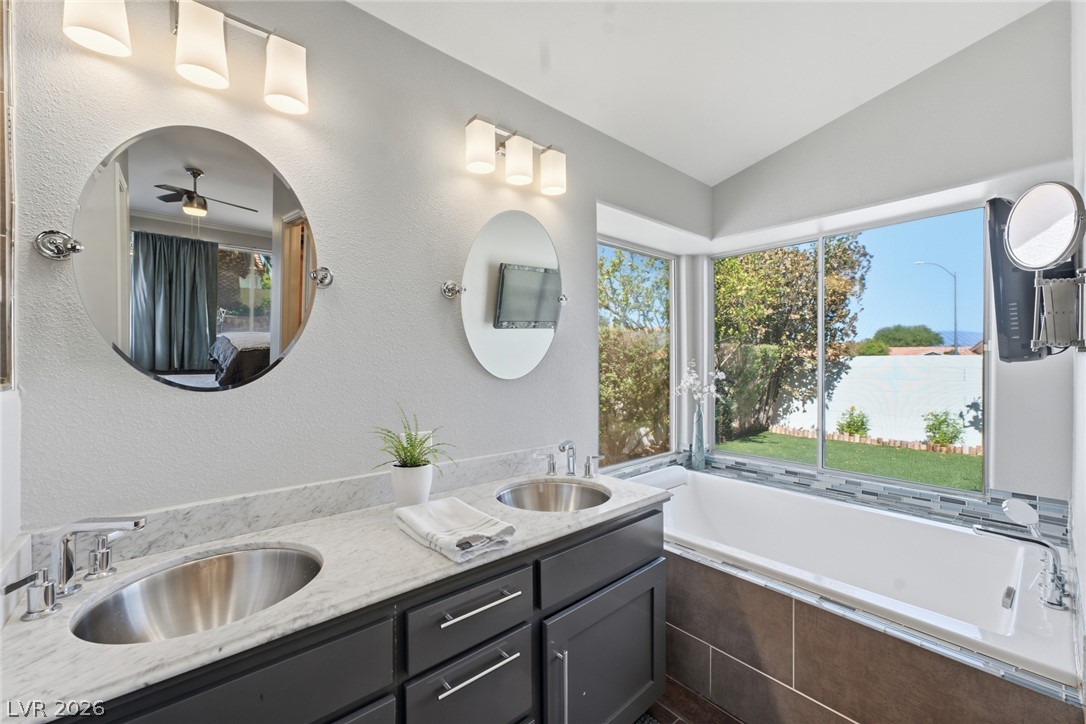 8212 Arch Bay Lane Las Vegas NV 89128