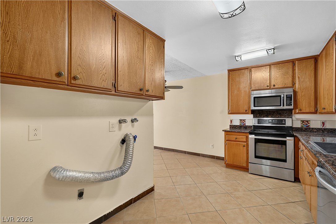 185 Pecos Way 6 Las Vegas NV 89121
