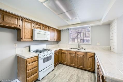 3954 Edgemoor Way Las Vegas NV 89121