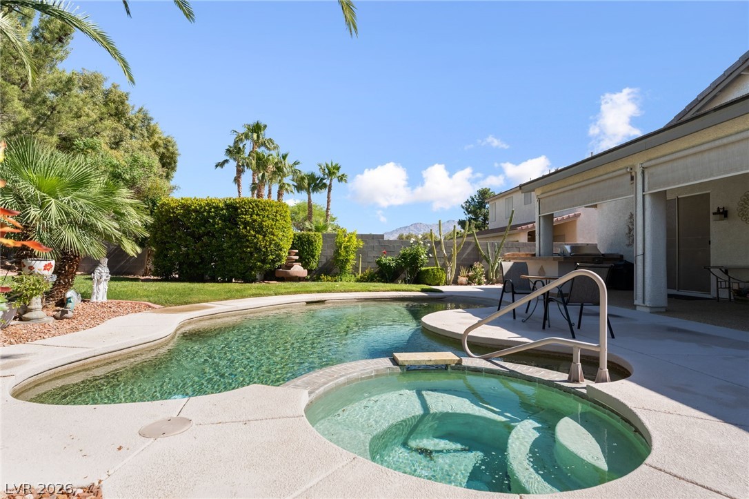 8405 Bonnie Blue Street Las Vegas NV 89143
