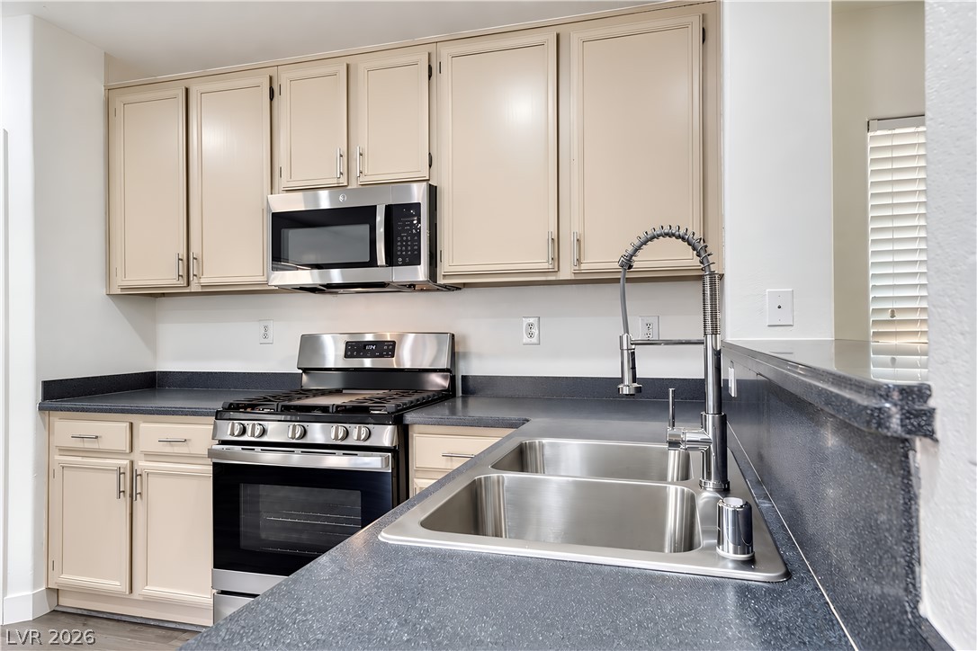 616 Port Talbot Avenue Las Vegas NV 89178
