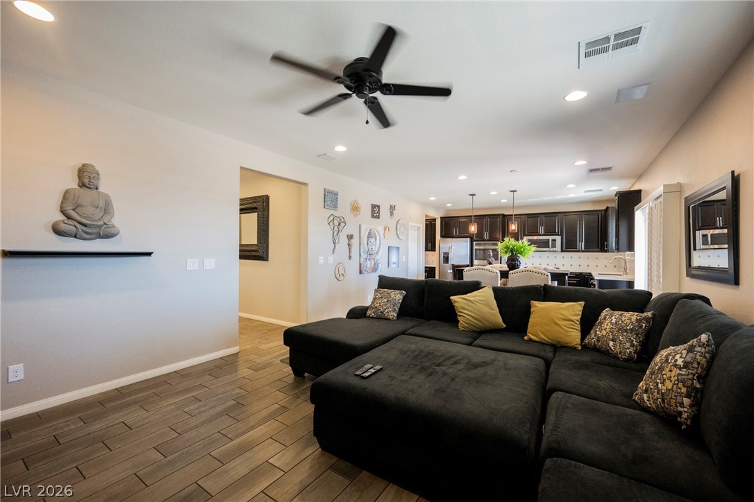 8034 Ponderosa Hill Street Las Vegas NV 89113