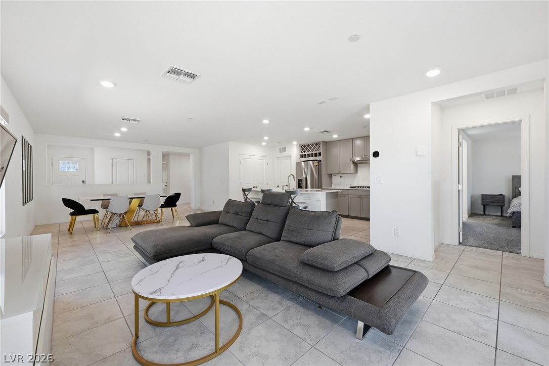 8370 Vinamala Avenue Las Vegas NV 89149