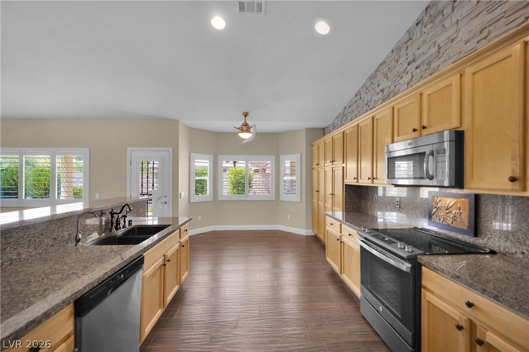 5812 Bargull Bay Avenue Las Vegas NV 89131
