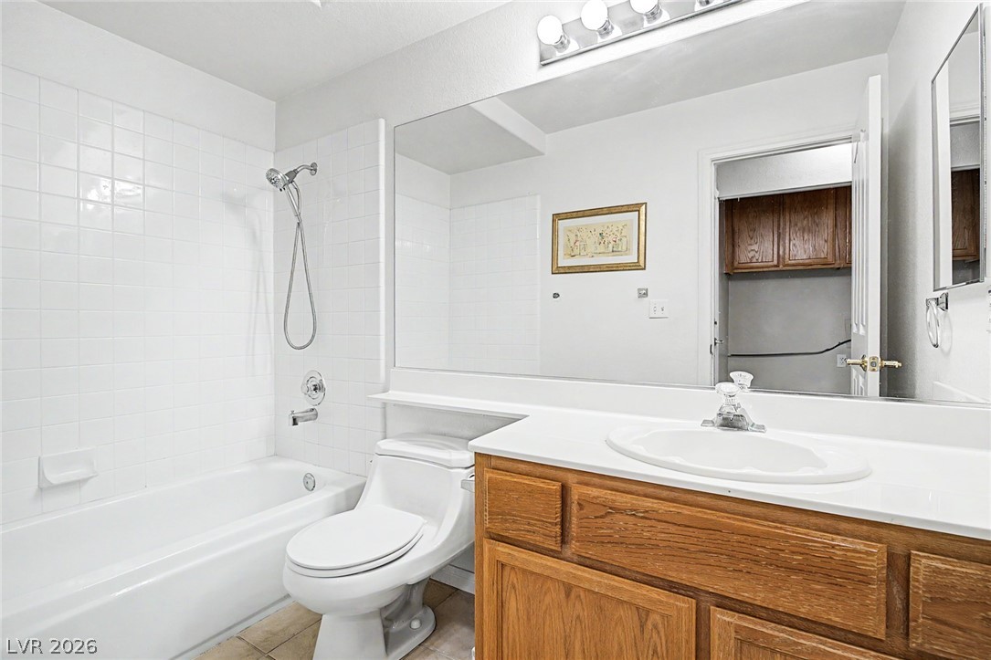 8713 Blazing Saddle Avenue Las Vegas NV 89129