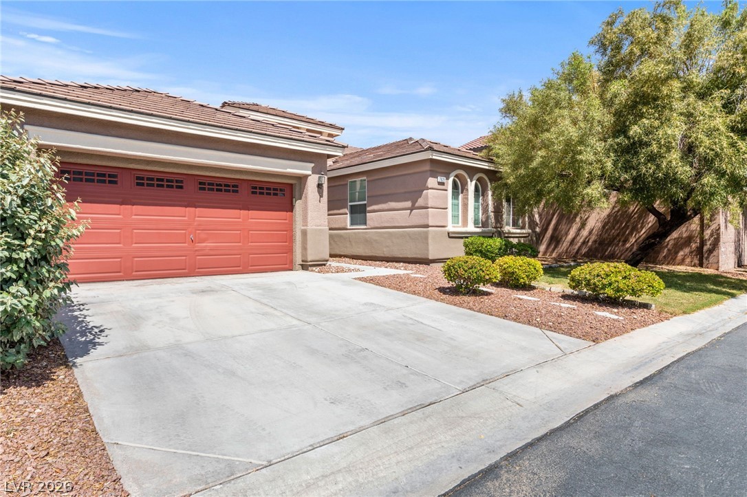 7621 Chase Hallow Street Las Vegas NV 89149