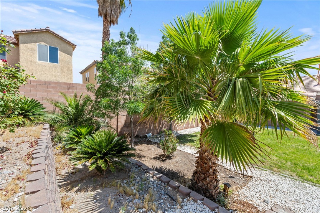 7621 Chase Hallow Street Las Vegas NV 89149