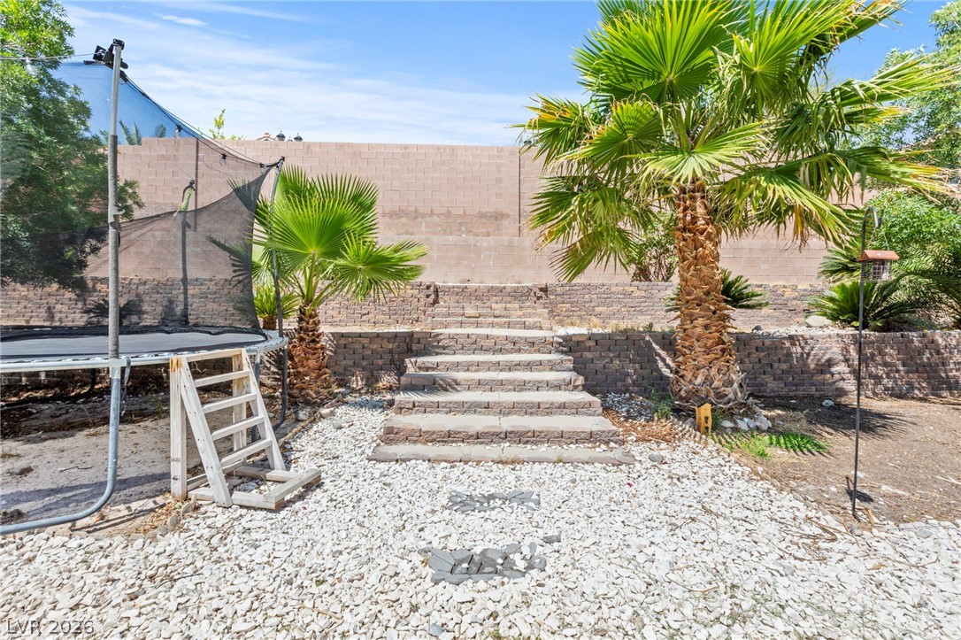 7621 Chase Hallow Street Las Vegas NV 89149