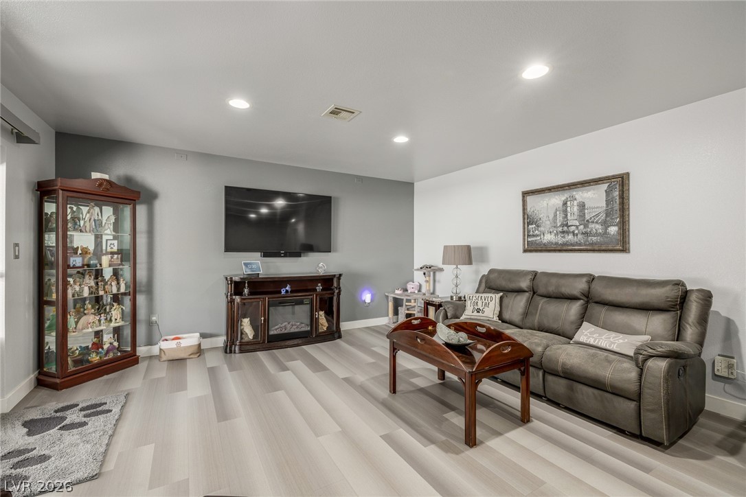 5204 Holmby Avenue Las Vegas NV 89146