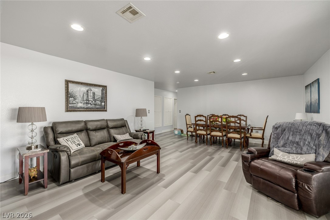 5204 Holmby Avenue Las Vegas NV 89146