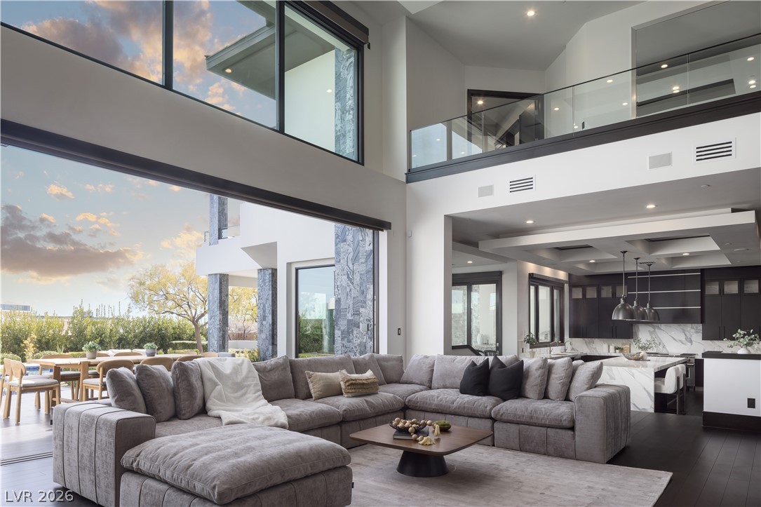 6 Bright Hollow Court Las Vegas NV 89135