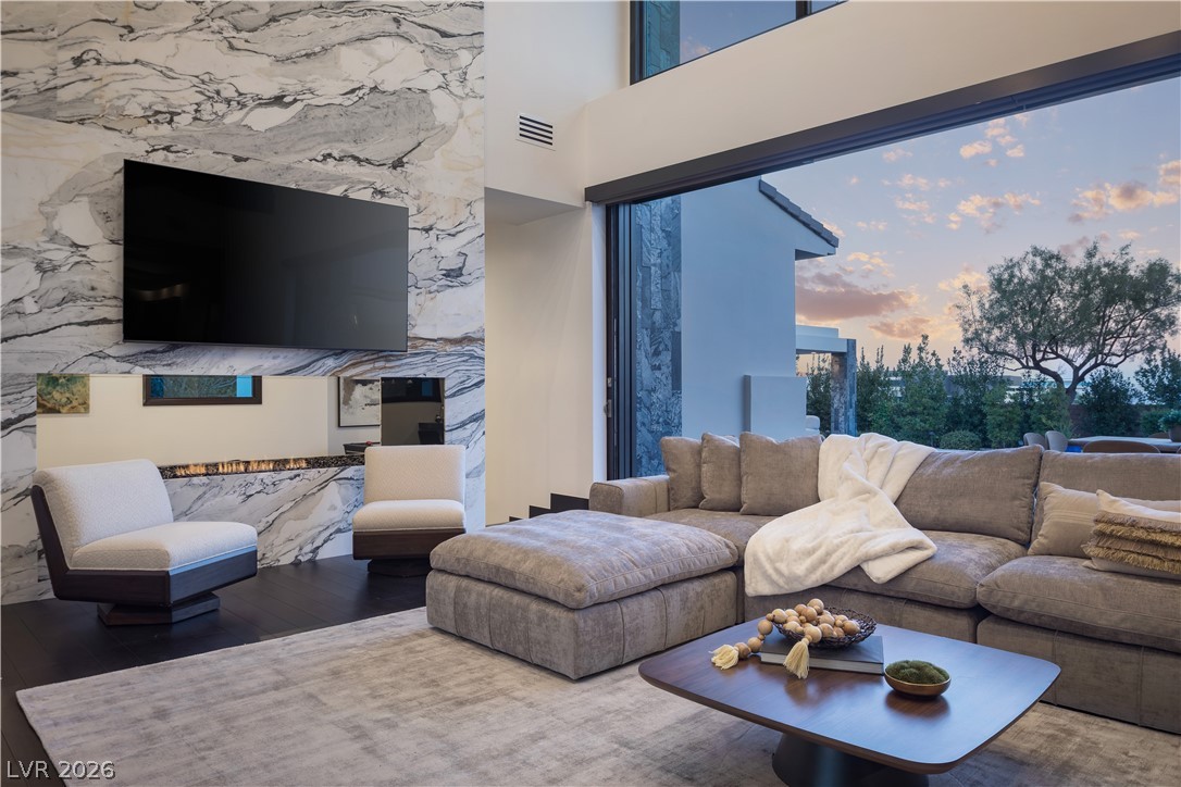 6 Bright Hollow Court Las Vegas NV 89135