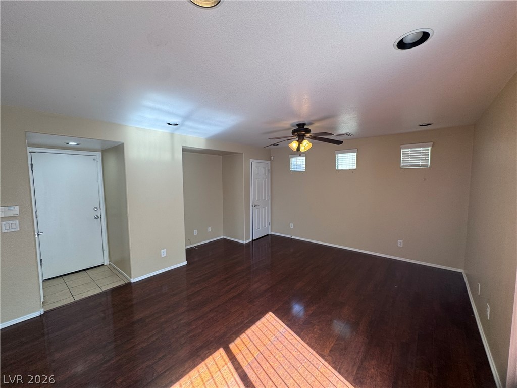 8949 Careful Canvas Avenue Las Vegas NV 89149