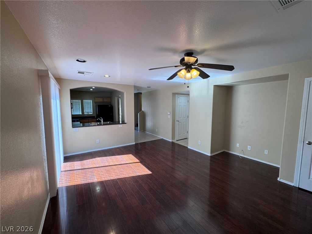 8949 Careful Canvas Avenue Las Vegas NV 89149