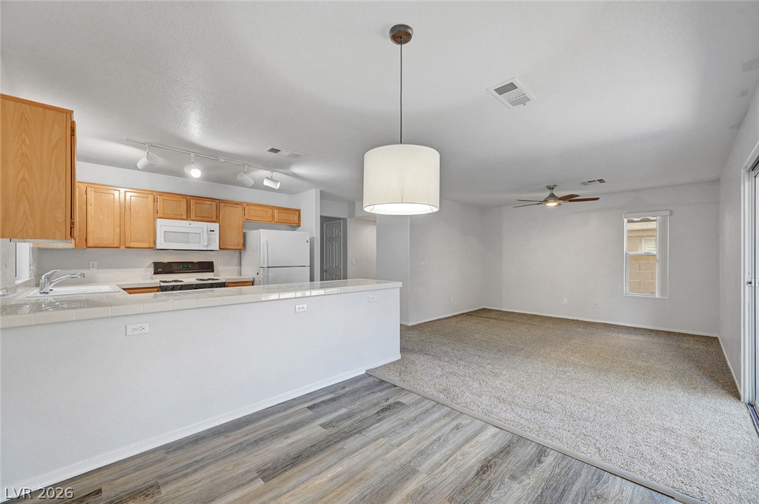 9821 Peseo Cresta Avenue Las Vegas NV 89117