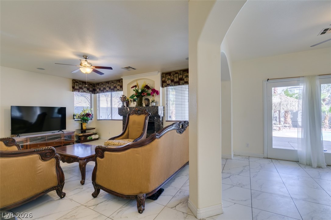 10 Gulf Pines Avenue Las Vegas NV 89148
