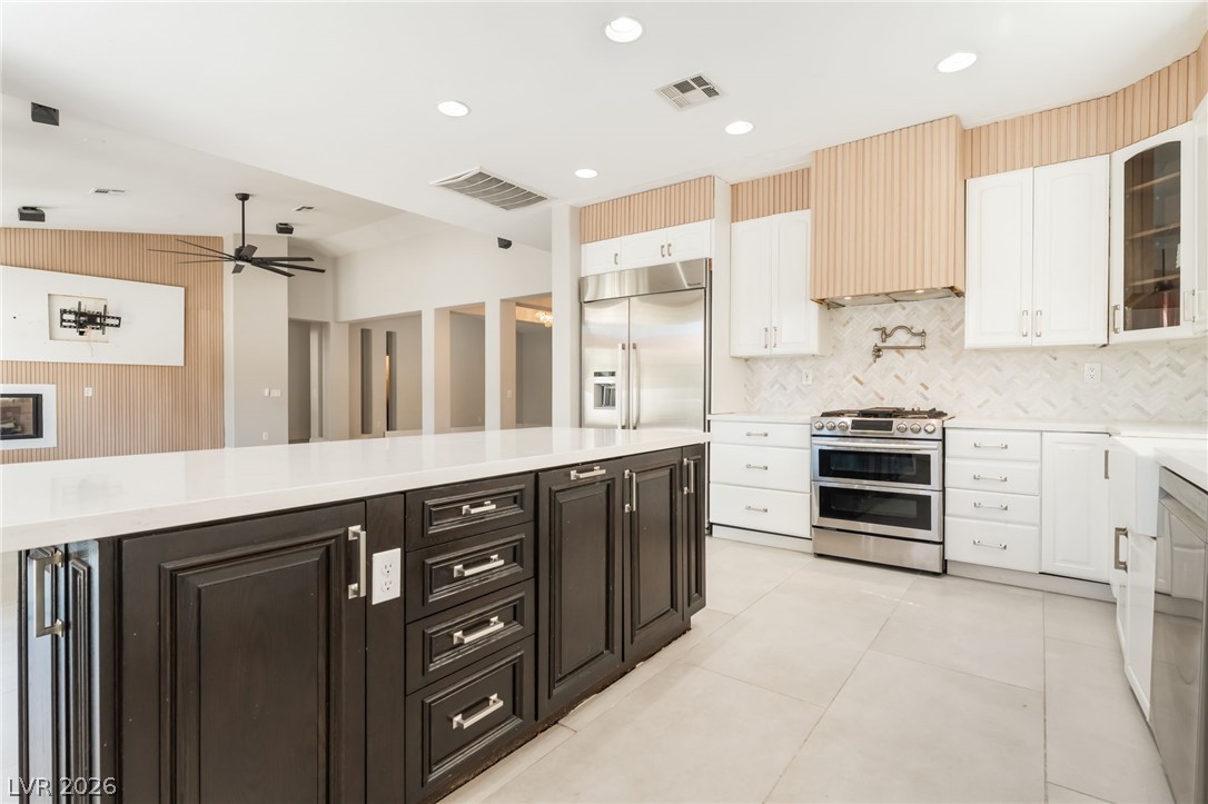 8225 Weeping Springs Avenue Las Vegas NV 89131