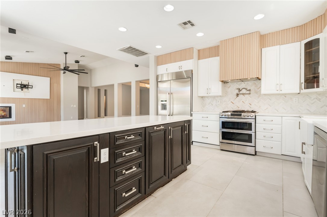 8225 Weeping Springs Avenue Las Vegas NV 89131