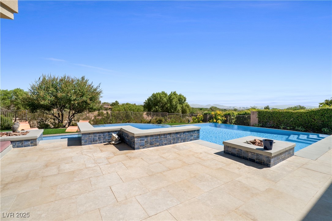 10 Ridge Blossom Road Las Vegas NV 89135