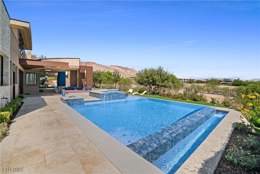 10 Ridge Blossom Road Las Vegas NV 89135