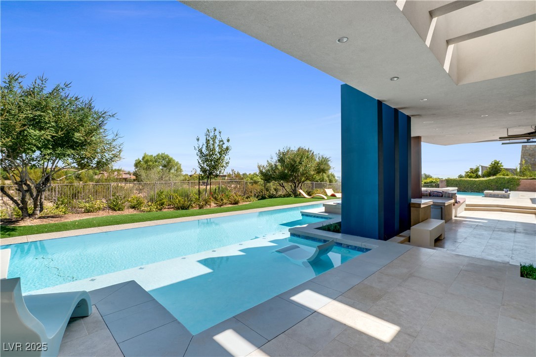 10 Ridge Blossom Road Las Vegas NV 89135