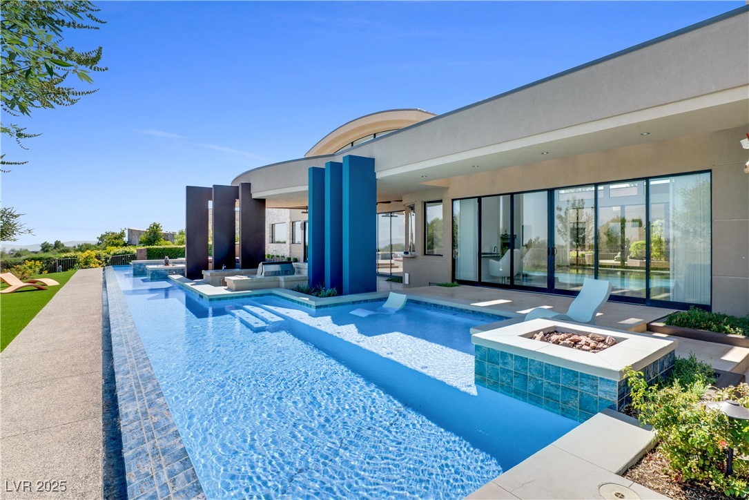 10 Ridge Blossom Road Las Vegas NV 89135