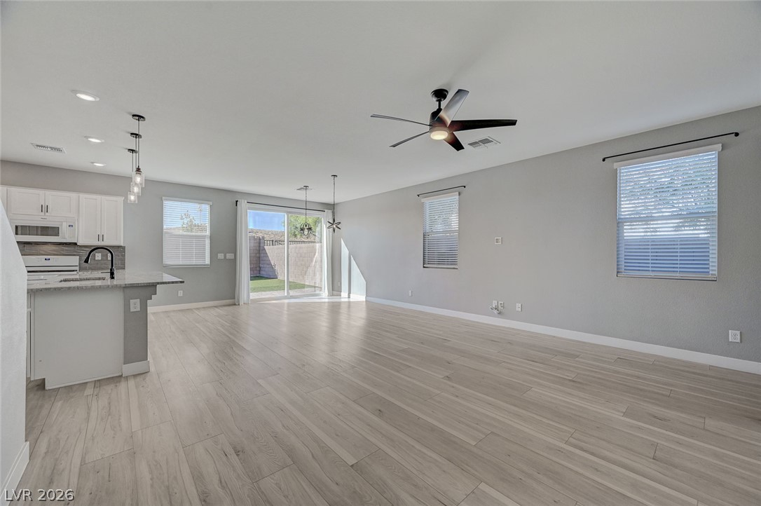 9467 Nottingham Bay Avenue Las Vegas NV 89178