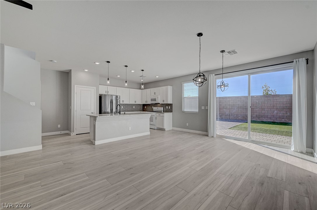 9467 Nottingham Bay Avenue Las Vegas NV 89178