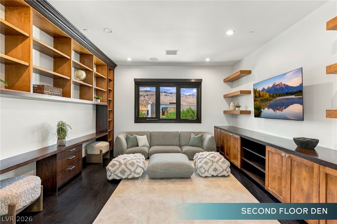 6 Bright Hollow Court Las Vegas NV 89135