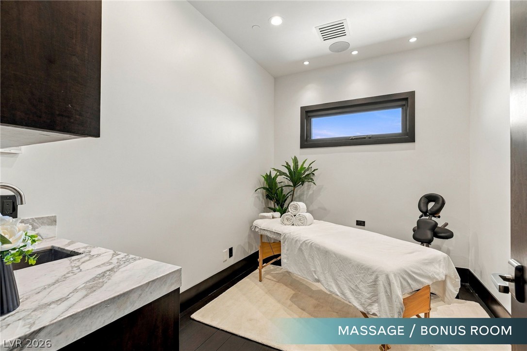 6 Bright Hollow Court Las Vegas NV 89135
