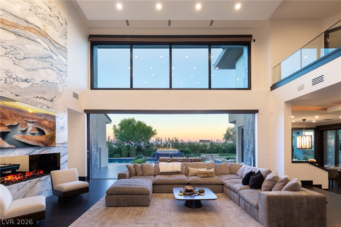 6 Bright Hollow Court Las Vegas NV 89135