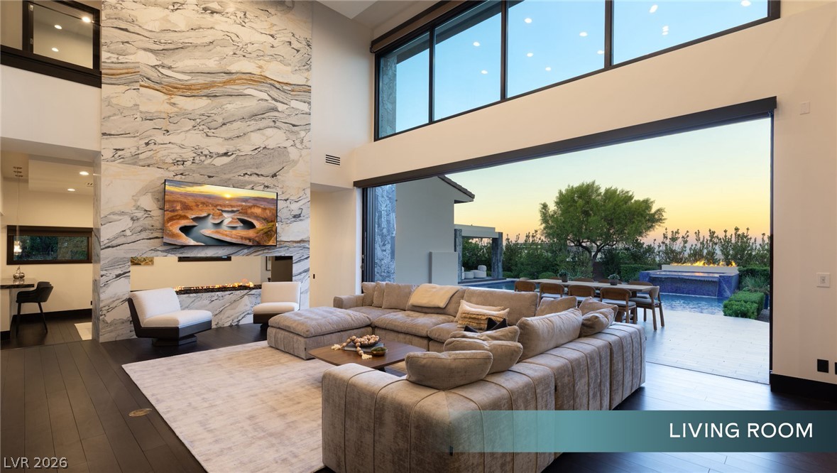 6 Bright Hollow Court Las Vegas NV 89135