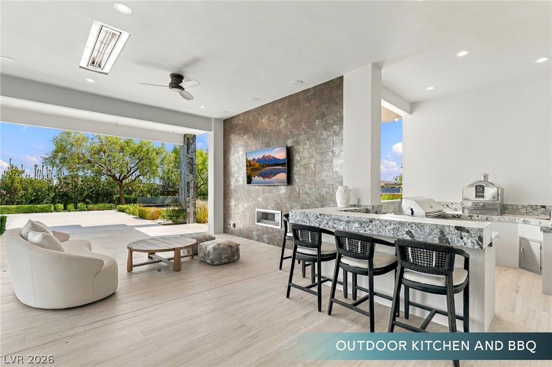 6 Bright Hollow Court Las Vegas NV 89135