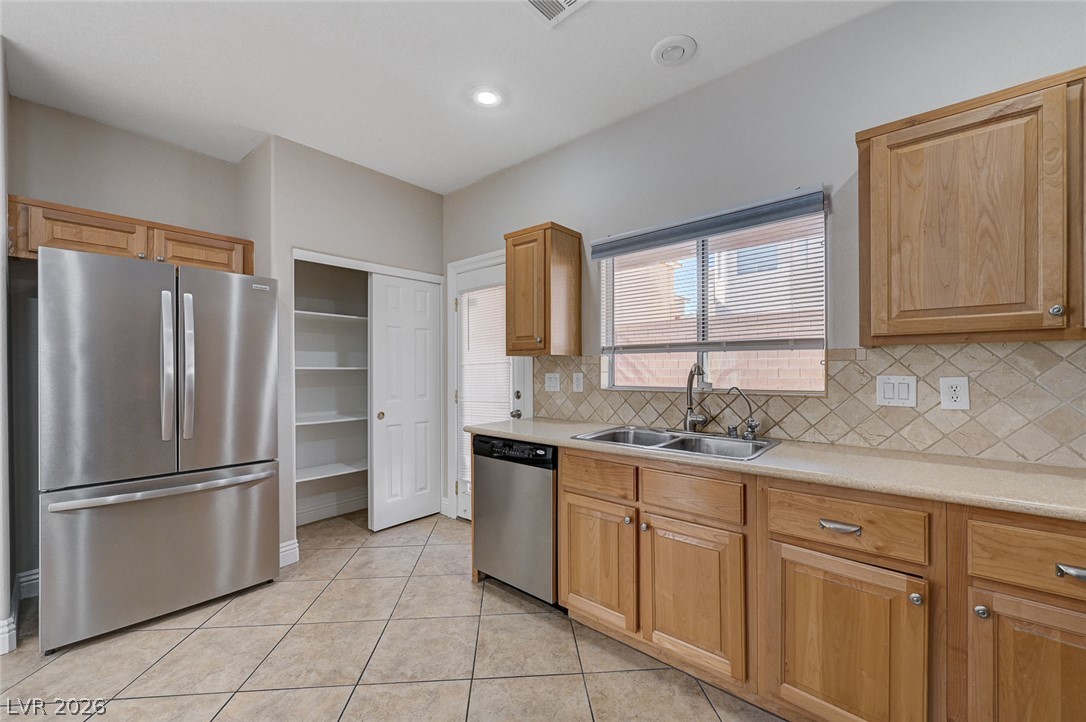 9004 Snowtrack Avenue Las Vegas NV 89149
