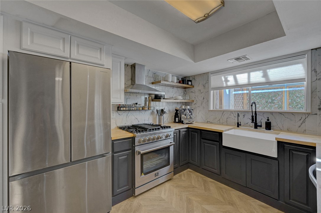 5383 Mountain Vista Street 13 Las Vegas NV 89120