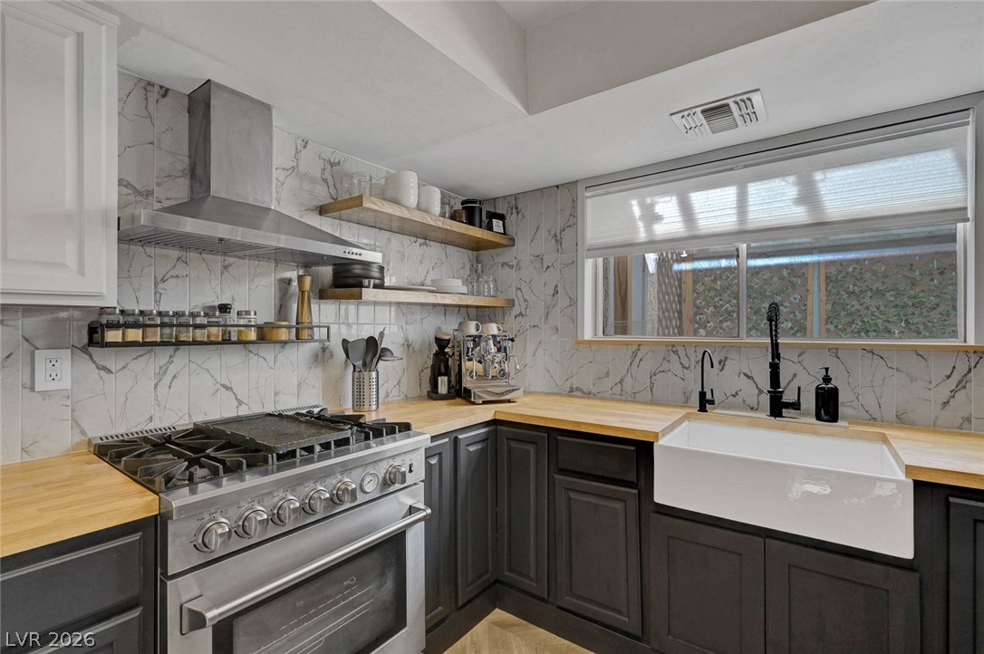 5383 Mountain Vista Street 13 Las Vegas NV 89120