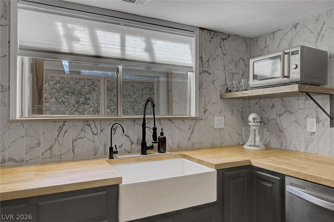 5383 Mountain Vista Street 13 Las Vegas NV 89120